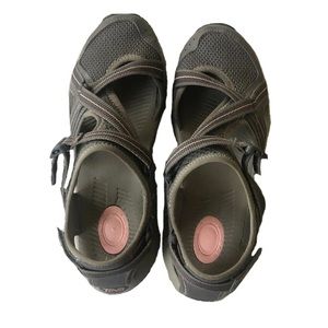 Teva Women’s Size 9.5 Ewaso Closed Toe Sandals Shoe Outdoor Hiking Cushion Strap